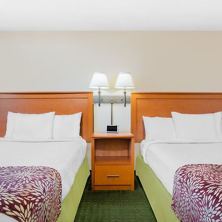 Super 8 By Wyndham Casper West By The River Exterior photo
