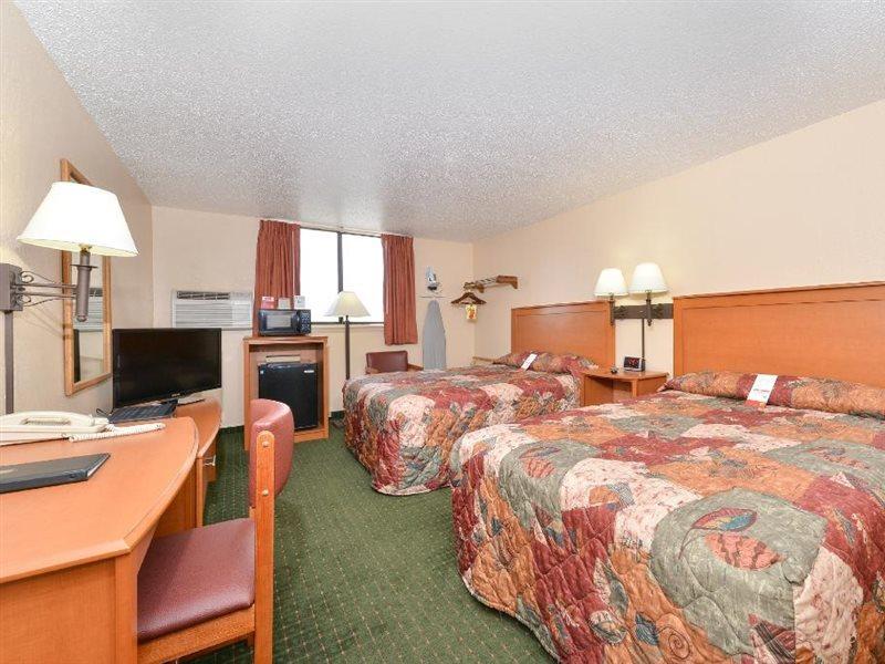 Super 8 By Wyndham Casper West By The River Exterior photo