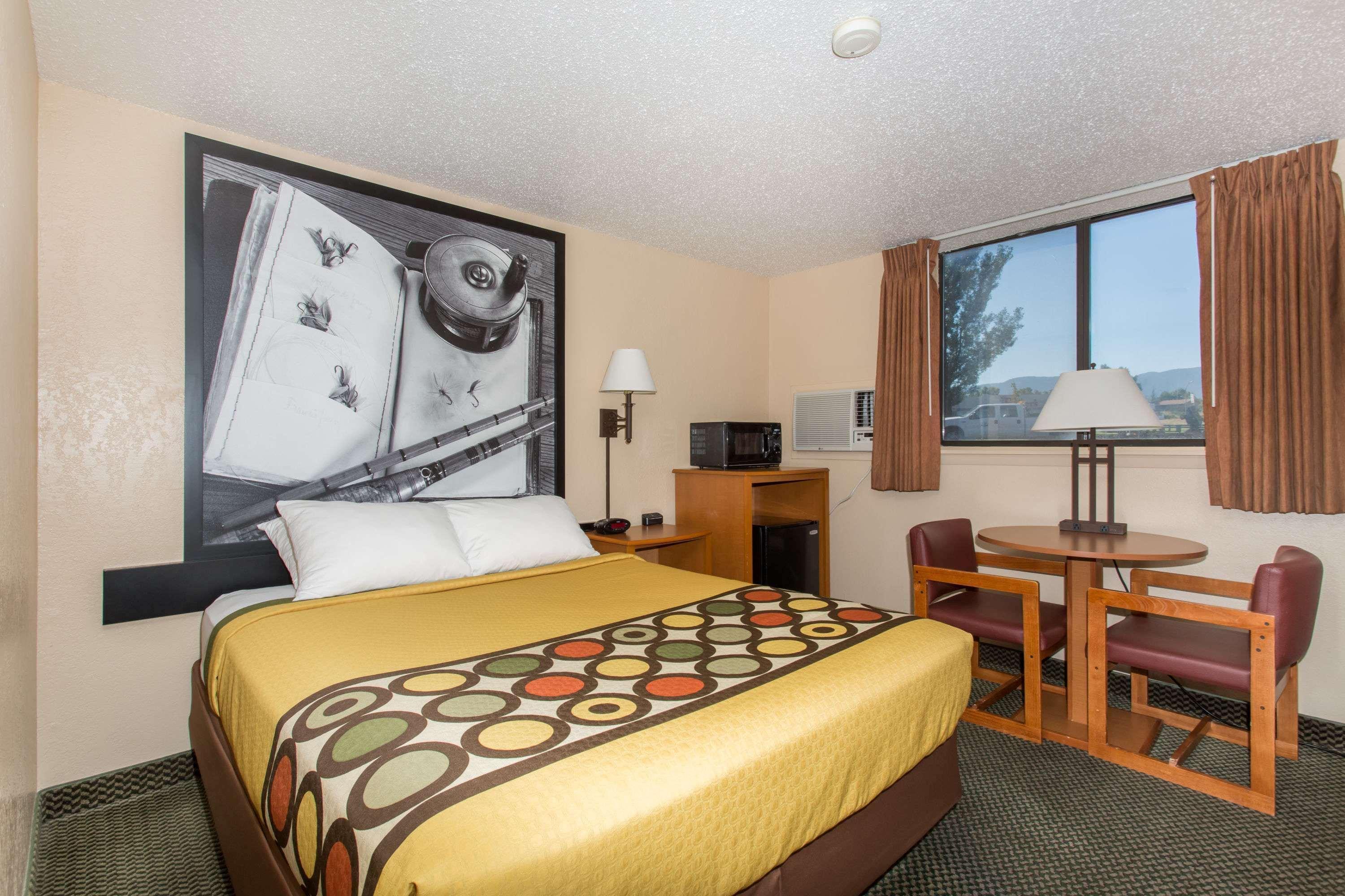 Super 8 By Wyndham Casper West By The River Exterior photo