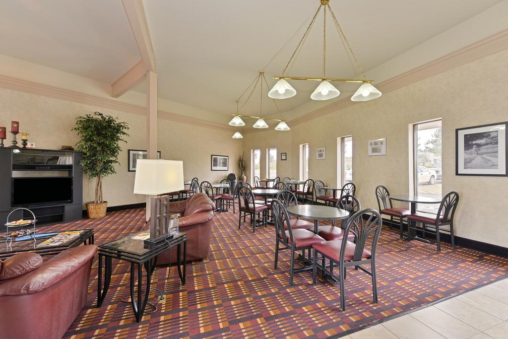 Super 8 By Wyndham Casper West By The River Exterior photo