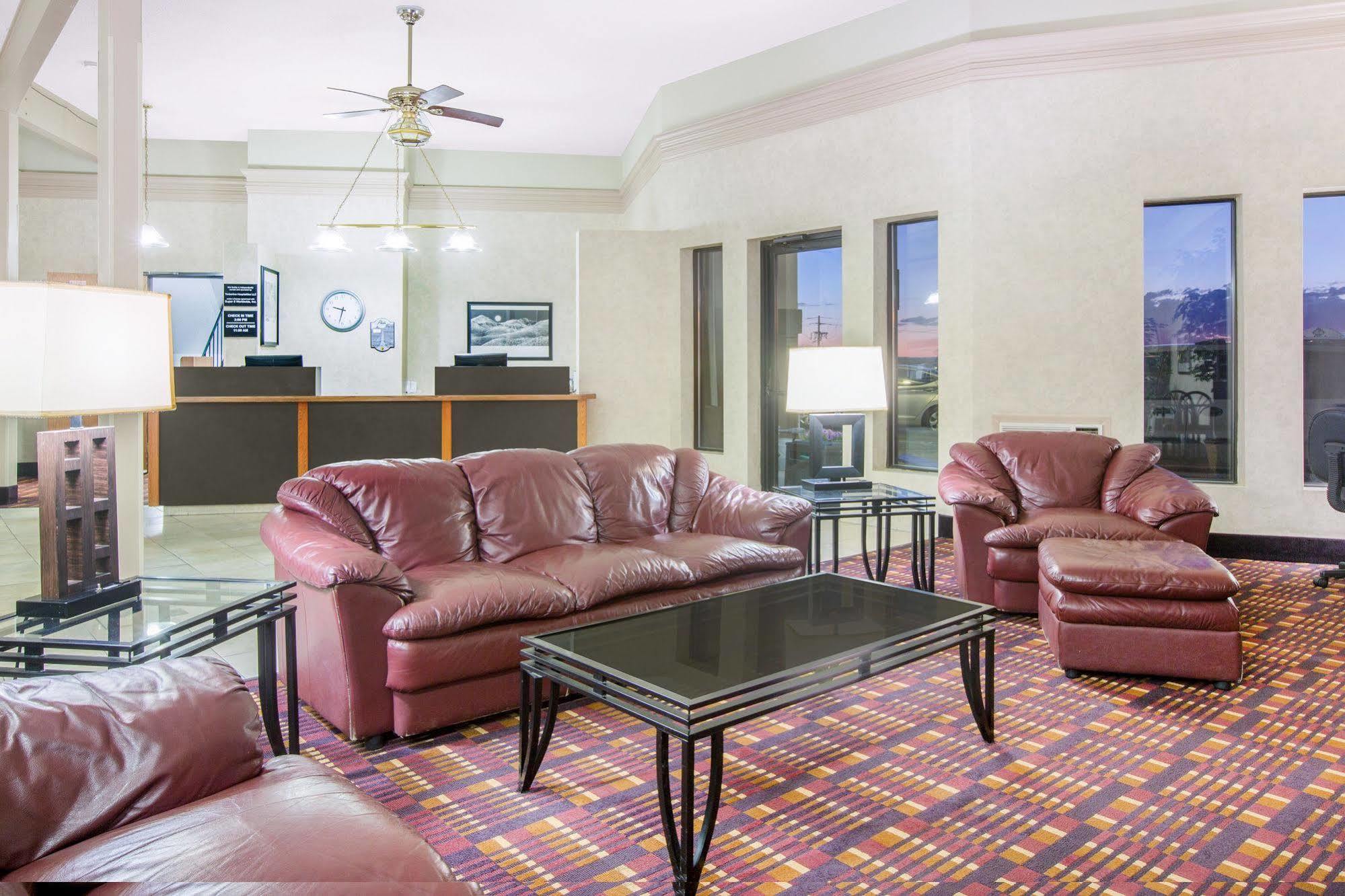 Super 8 By Wyndham Casper West By The River Exterior photo
